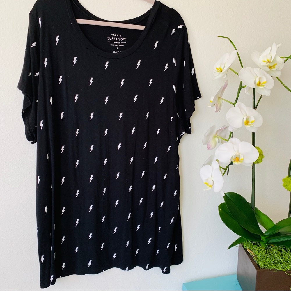 Torrid black super soft shirt with lightening